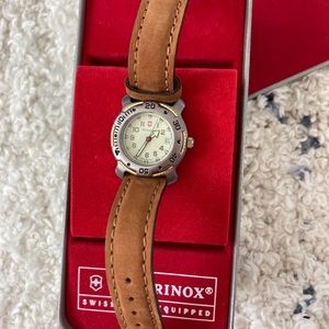 FLASH ⚡️⚡️⚡️SALE!!!  Victorinox Swiss Army watch, leather band. New!